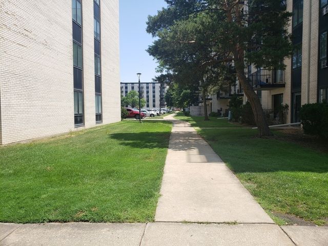 9701 N Dee Road 6H, Niles, IL 60714