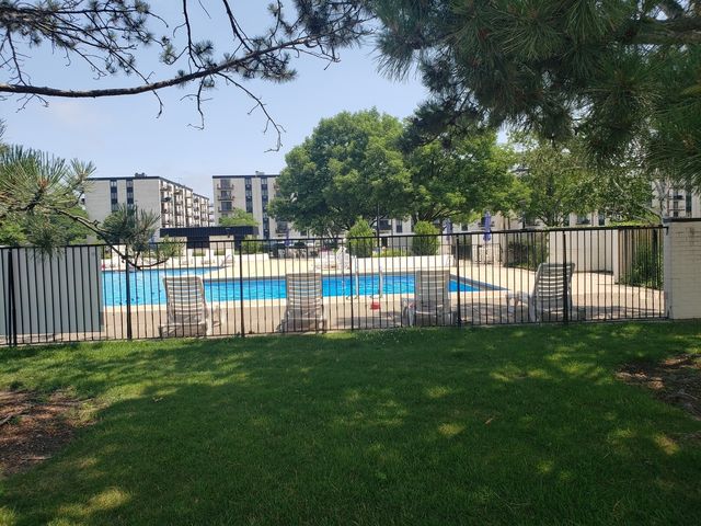 9701 N Dee Road 6H, Niles, IL 60714