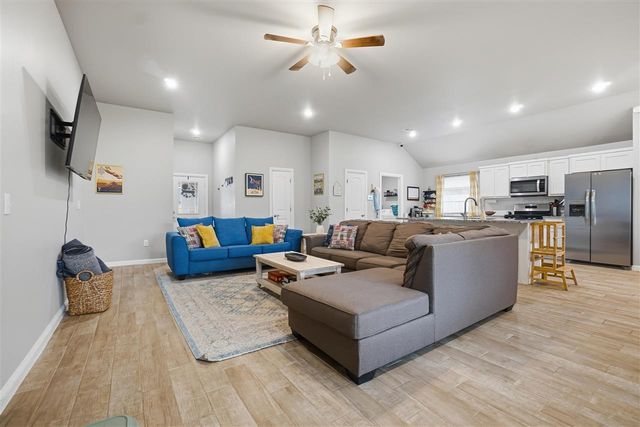 112 Elm Ave, Cache, OK 73527