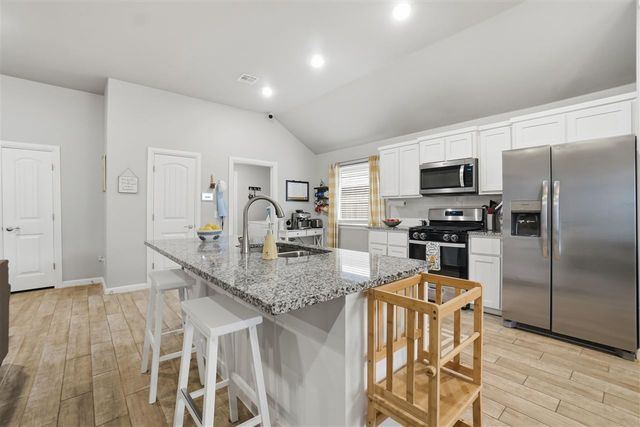 112 Elm Ave, Cache, OK 73527