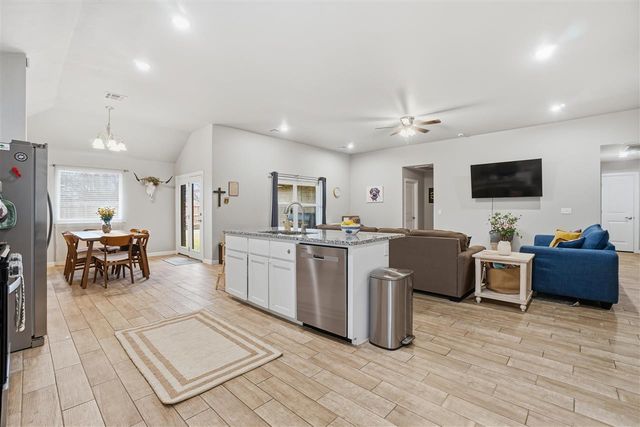 112 Elm Ave, Cache, OK 73527