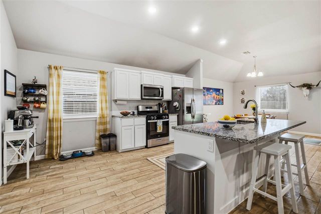 112 Elm Ave, Cache, OK 73527