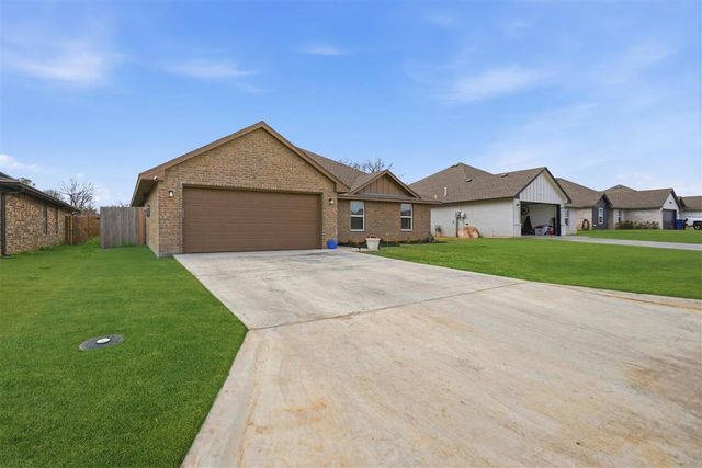 112 Elm Ave, Cache, OK 73527