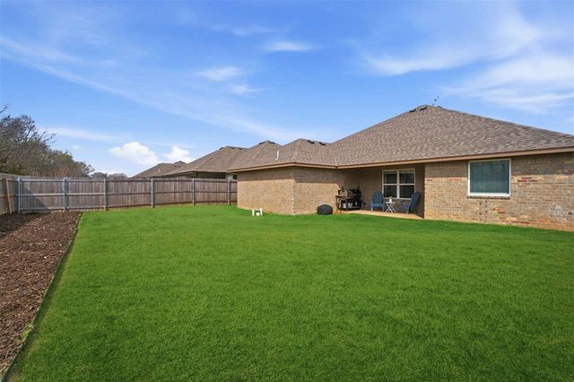 112 Elm Ave, Cache, OK 73527