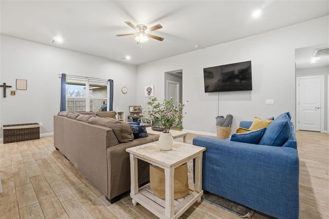 112 Elm Ave, Cache, OK 73527