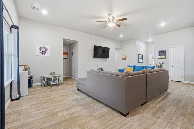 112 Elm Ave, Cache, OK 73527