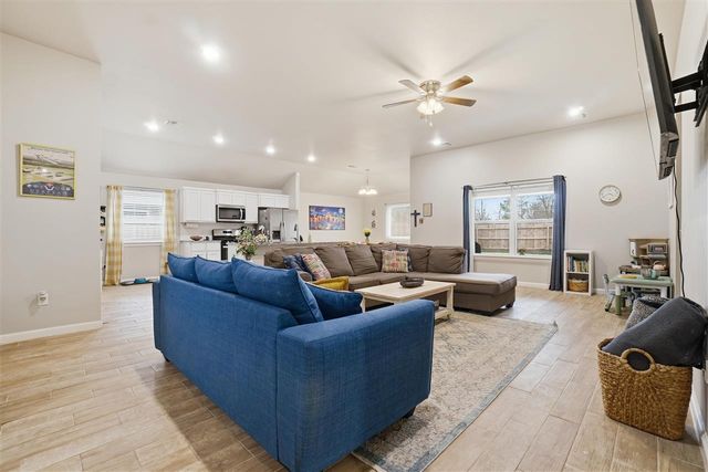 112 Elm Ave, Cache, OK 73527