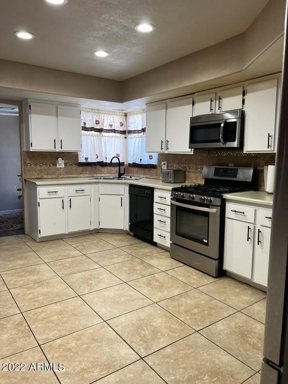 14027 N 33RD Drive, Phoenix, AZ 85053 — photo 4