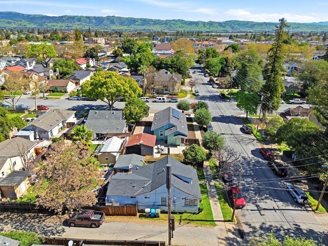 7601 Rosanna Street, Gilroy, CA 95020