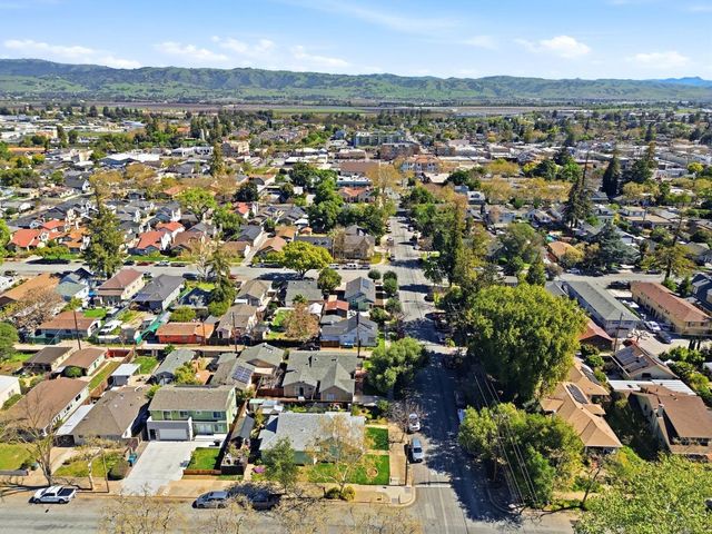 7601 Rosanna Street, Gilroy, CA 95020