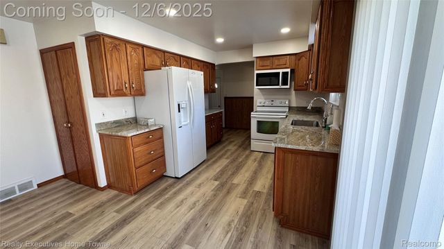 12215 Bliss Court, Sterling Heights, MI 48312