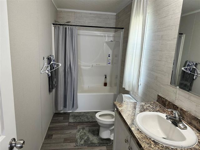 16678 Lakewood Drive, Holly, MI 48442