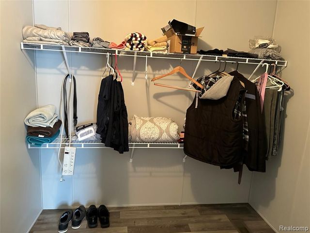 16678 Lakewood Drive, Holly, MI 48442