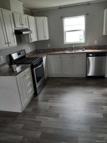 16678 Lakewood Drive, Holly, MI 48442