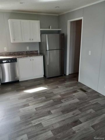 16678 Lakewood Drive, Holly, MI 48442