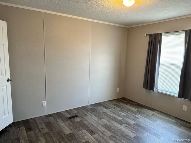 16678 Lakewood Drive, Holly, MI 48442