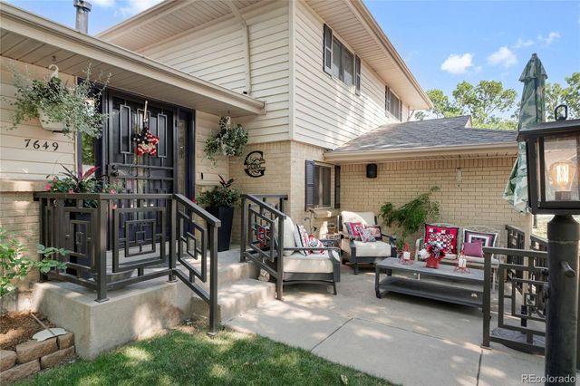 7649 S Cedar Circle, Littleton, CO 80120