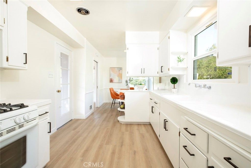 Image 17 of property listing at 1801 Canada Boulevard, Glendale, CA 91208