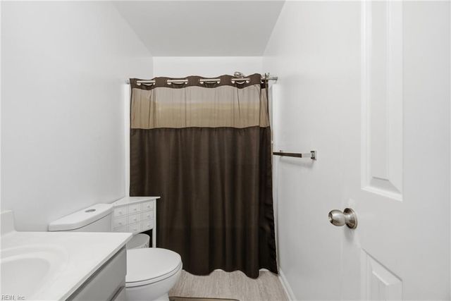 227 Whitewater Dr, Newport News, VA 23608