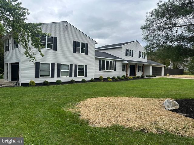 2111 SYCAMORE DR, Harrisburg, PA 17112