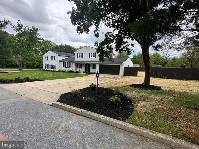 2111 SYCAMORE DR, Harrisburg, PA 17112