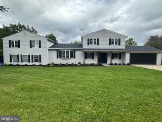 2111 SYCAMORE DR, Harrisburg, PA 17112
