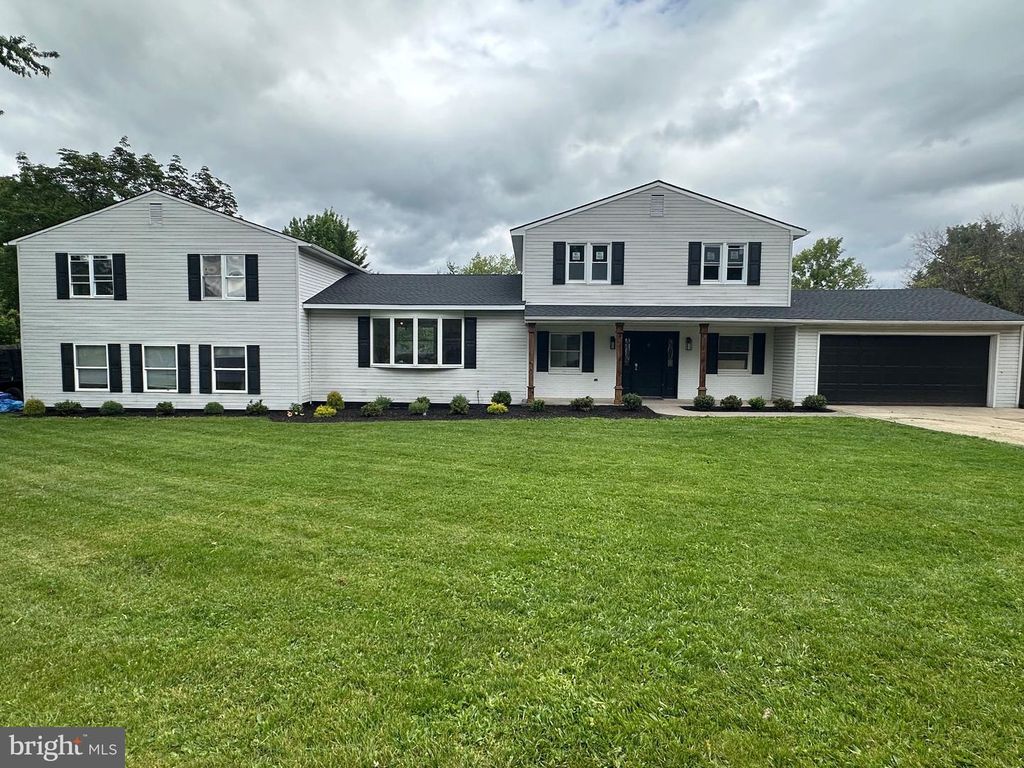 2111 SYCAMORE DR, Harrisburg, PA 17112