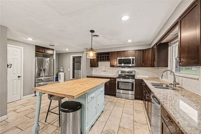2786 Kemp Road, Dayton, OH 45431