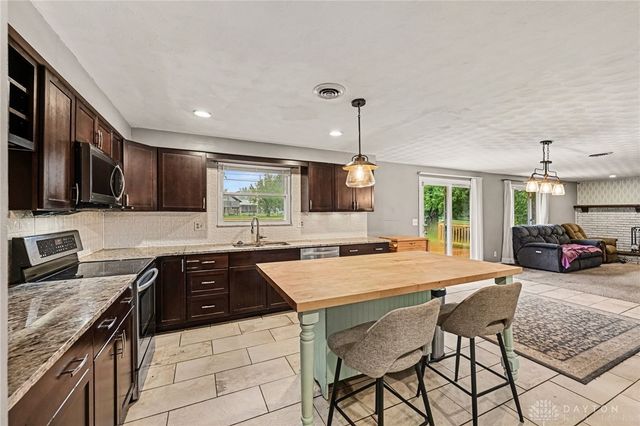 2786 Kemp Road, Dayton, OH 45431