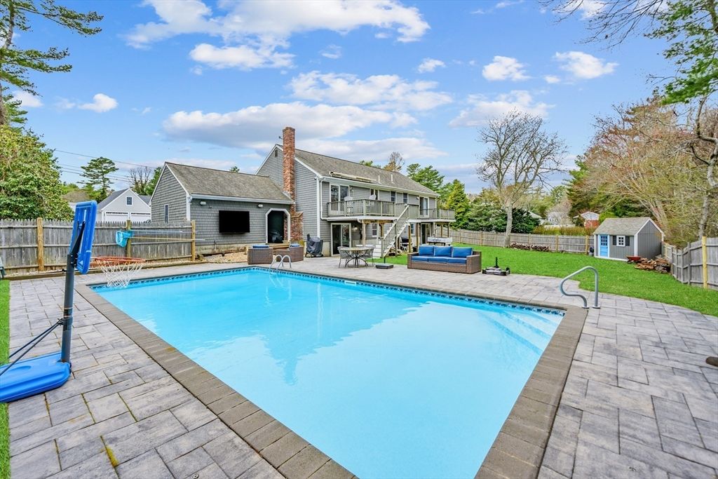 153 Hickory Hill Circke, Barnstable, MA 02655