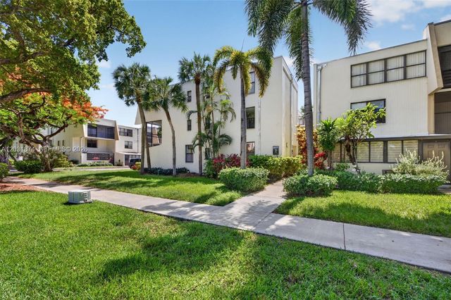 20300 W Country Club Dr 106-3, Aventura, FL 33180