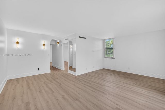 20300 W Country Club Dr 106-3, Aventura, FL 33180