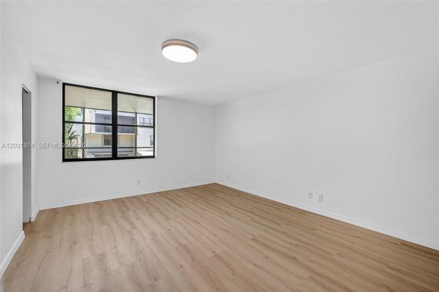 20300 W Country Club Dr 106-3, Aventura, FL 33180