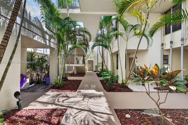 20300 W Country Club Dr 106-3, Aventura, FL 33180