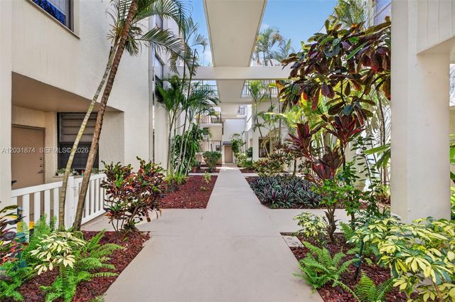 20300 W Country Club Dr 106-3, Aventura, FL 33180
