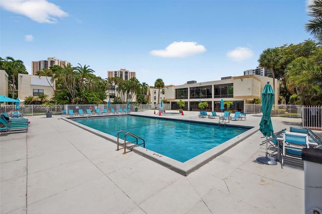 20300 W Country Club Dr 106-3, Aventura, FL 33180
