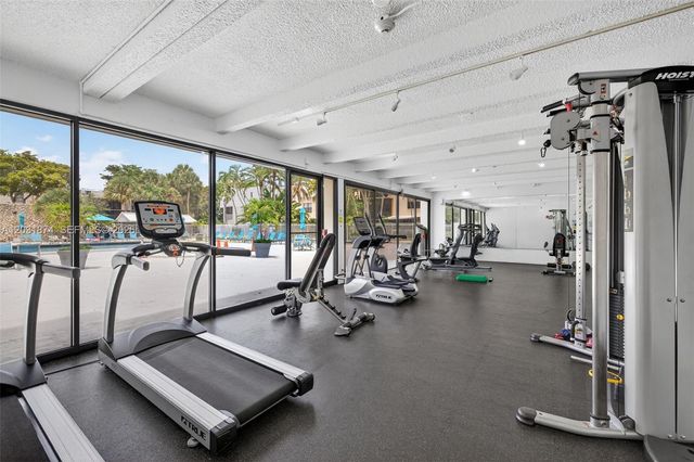 20300 W Country Club Dr 106-3, Aventura, FL 33180