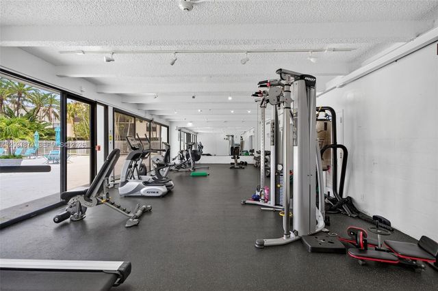 20300 W Country Club Dr 106-3, Aventura, FL 33180