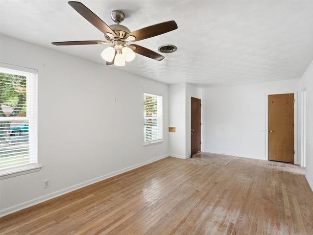 532 Lindenwood Drive, Lancaster, TX 75134