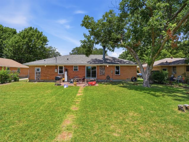 532 Lindenwood Drive, Lancaster, TX 75134