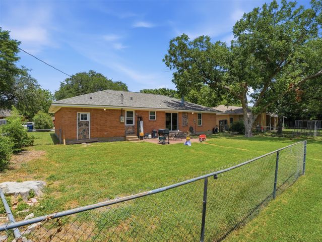 532 Lindenwood Drive, Lancaster, TX 75134