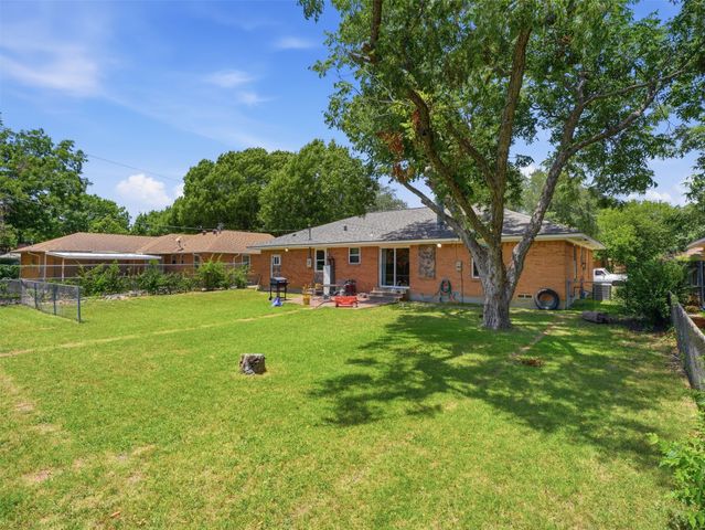 532 Lindenwood Drive, Lancaster, TX 75134
