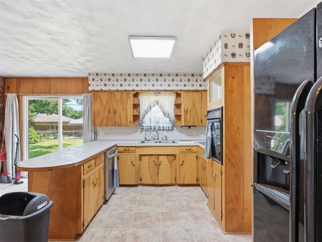 532 Lindenwood Drive, Lancaster, TX 75134