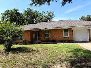 532 Lindenwood Drive, Lancaster, TX 75134