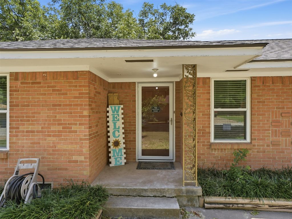 532 Lindenwood Drive, Lancaster, TX 75134