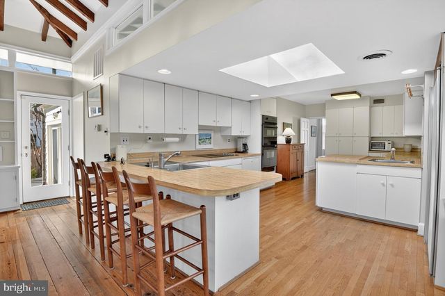 5208 WOODLAWN AVE, Chevy Chase, MD 20815