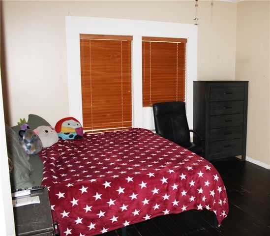 521 E Huisache Ave, Kingsville, TX 78363