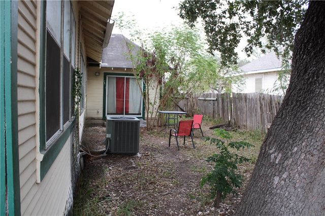 521 E Huisache Ave, Kingsville, TX 78363