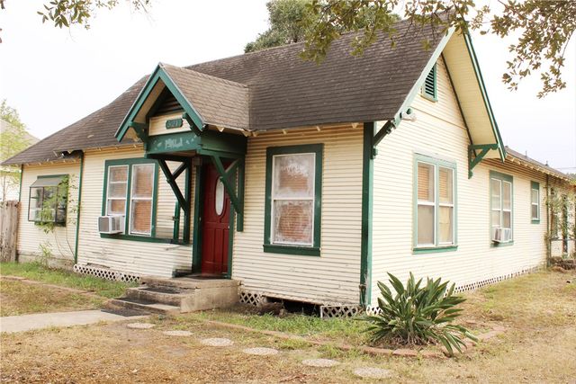 521 E Huisache Ave, Kingsville, TX 78363