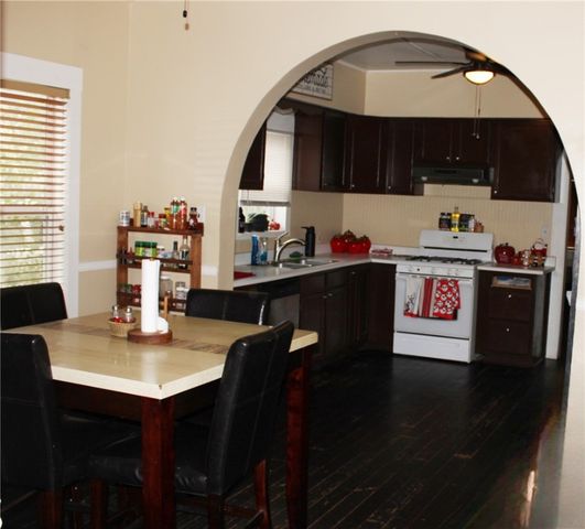 521 E Huisache Ave, Kingsville, TX 78363